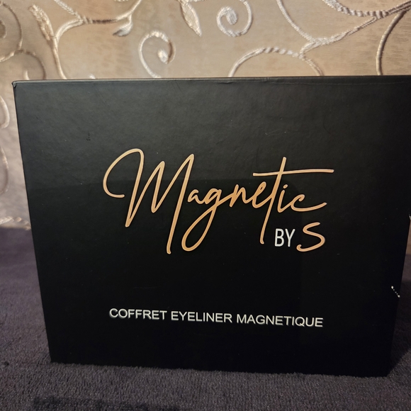🎁 Magnetic Eyeliner Kit - Picture 2 of 2
